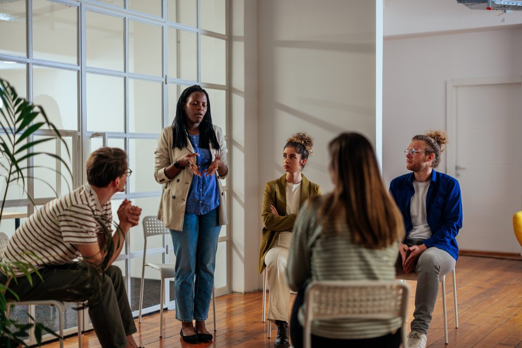 Afro american explaining support group her issues