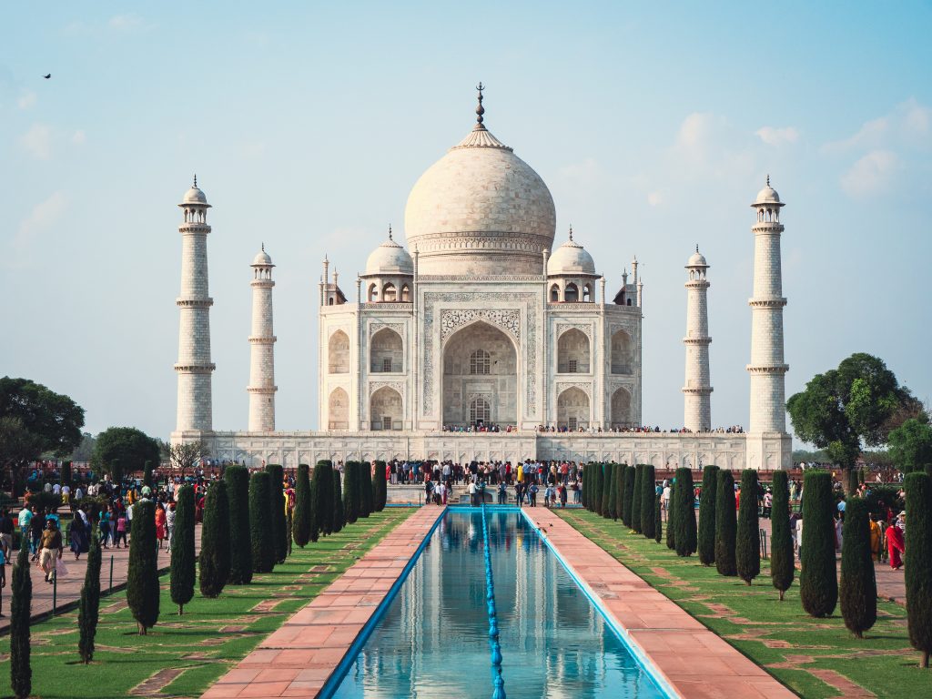 Majestic View of the Taj Mahal Under a Clear Sky